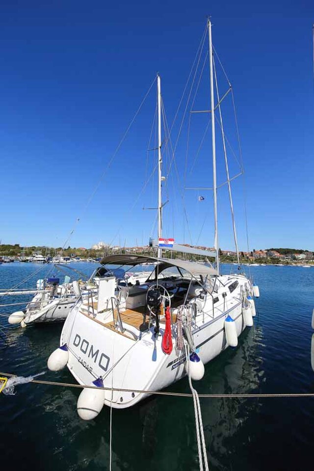 Bavaria Cruiser 56 - 5 + 1 cab. Domo